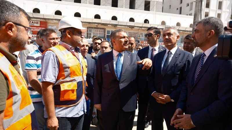 Bakan Koca, Kızıltepe'de ek bina inşaatını inceledi